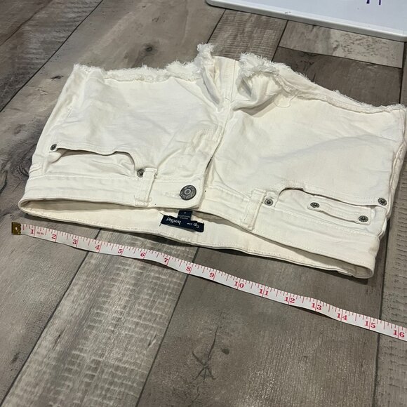 5/$20 GAP Hadley shorts size 4 white bin CH - Picture 6 of 7